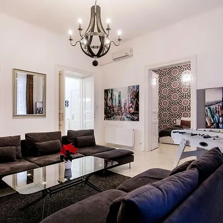 Kz5 In Kazinczy Street Apartment Budapest